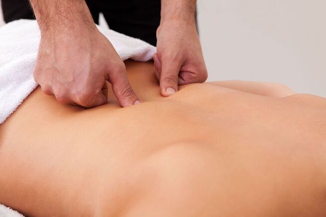 Massage thérapeutique - une méthode pour éliminer les maux de dos au niveau des omoplates